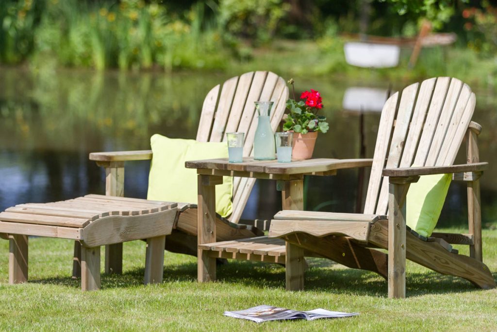 Should I buy hardwood or softwood garden furniture? - Every Day Home